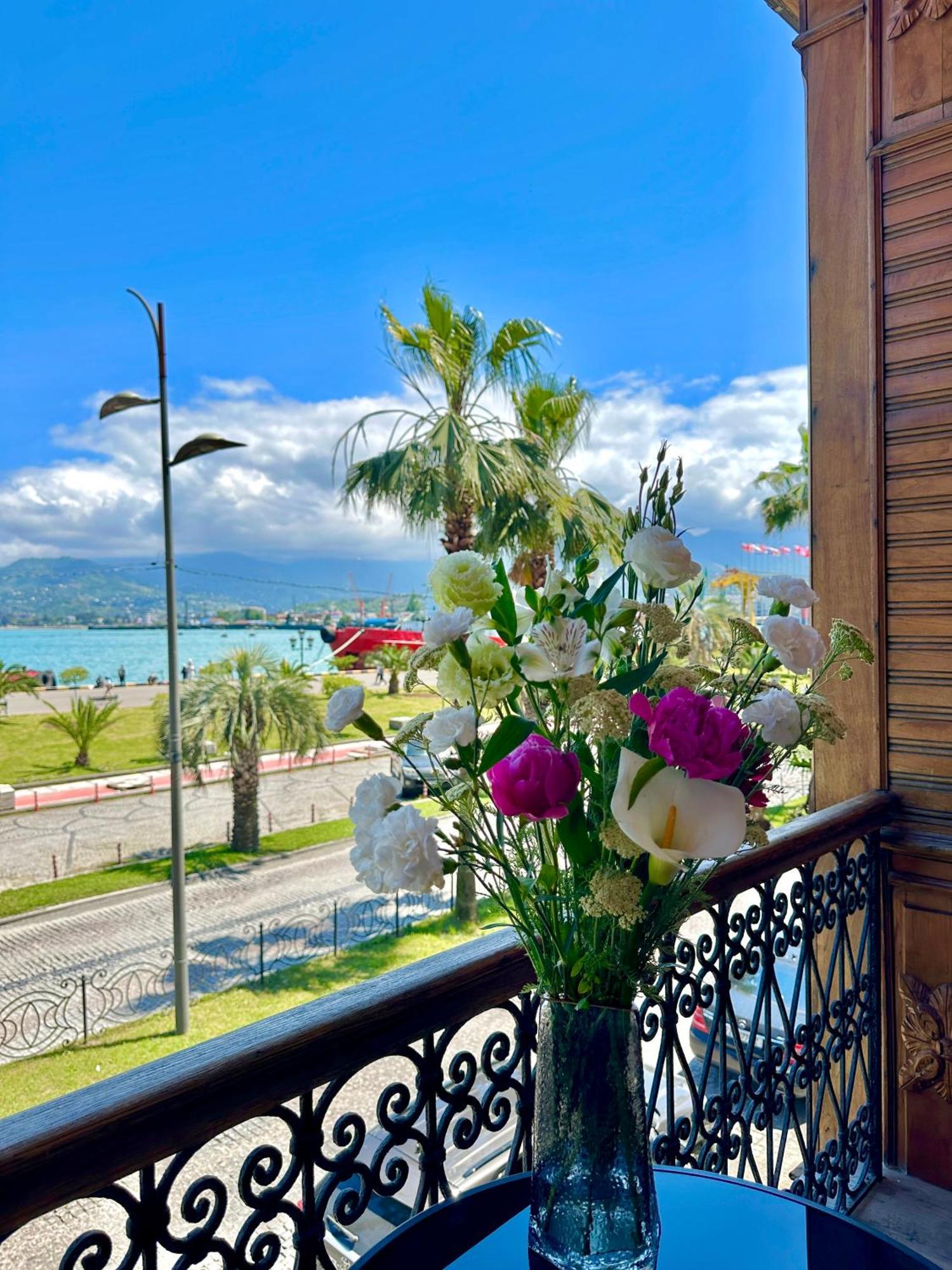 Emerald Hotel Batumi Kültér fotó