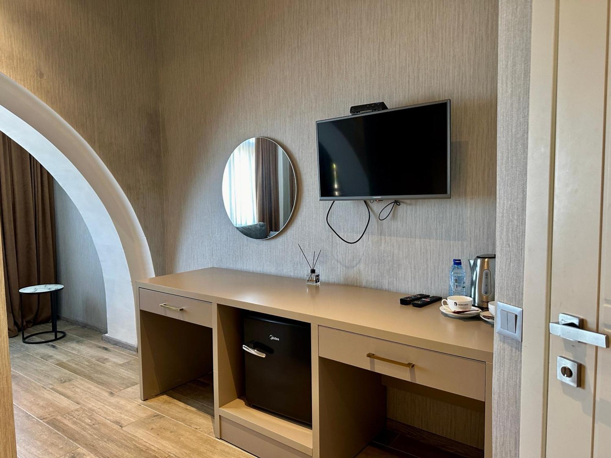 Emerald Hotel Batumi Kültér fotó