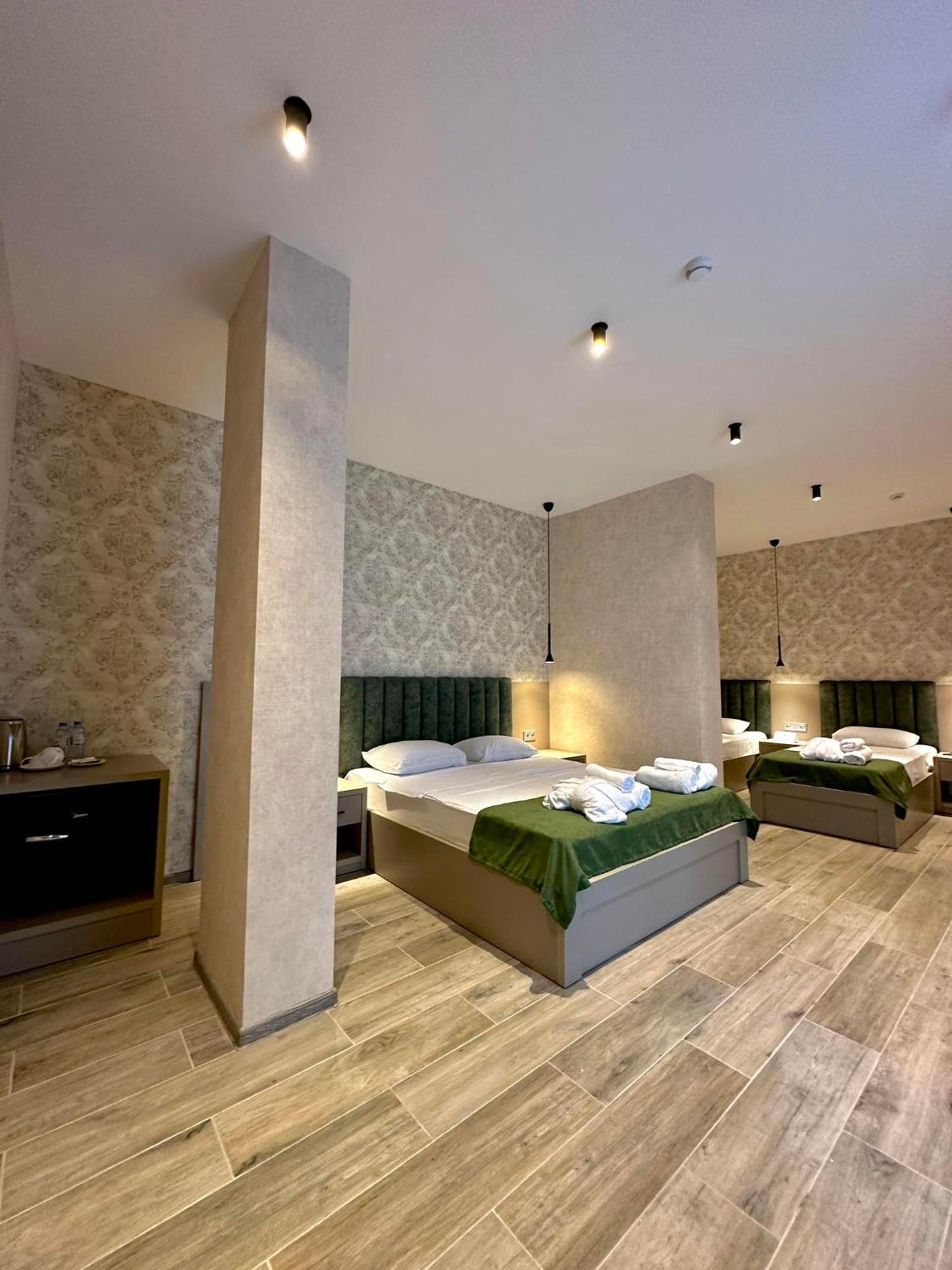 Emerald Hotel Batumi Kültér fotó