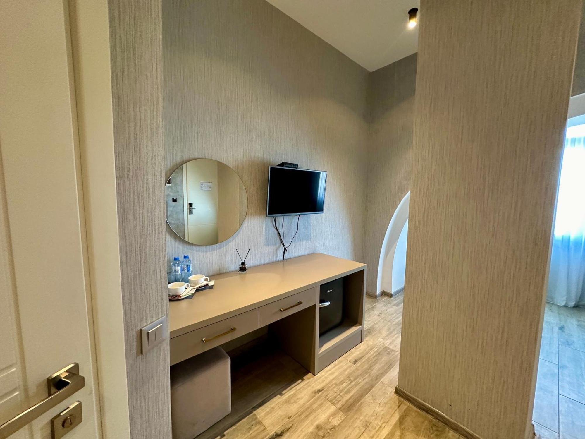 Emerald Hotel Batumi Kültér fotó