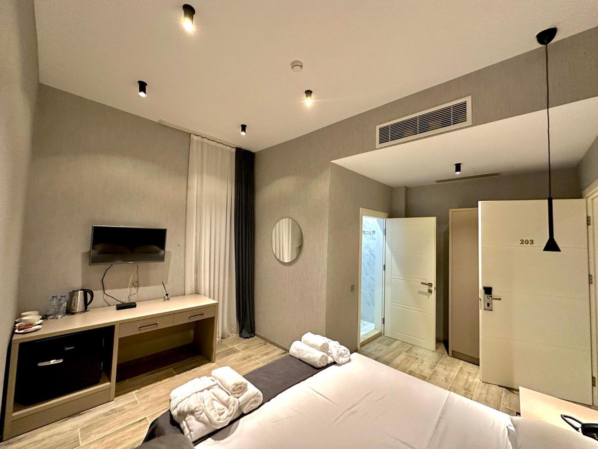Emerald Hotel Batumi Kültér fotó
