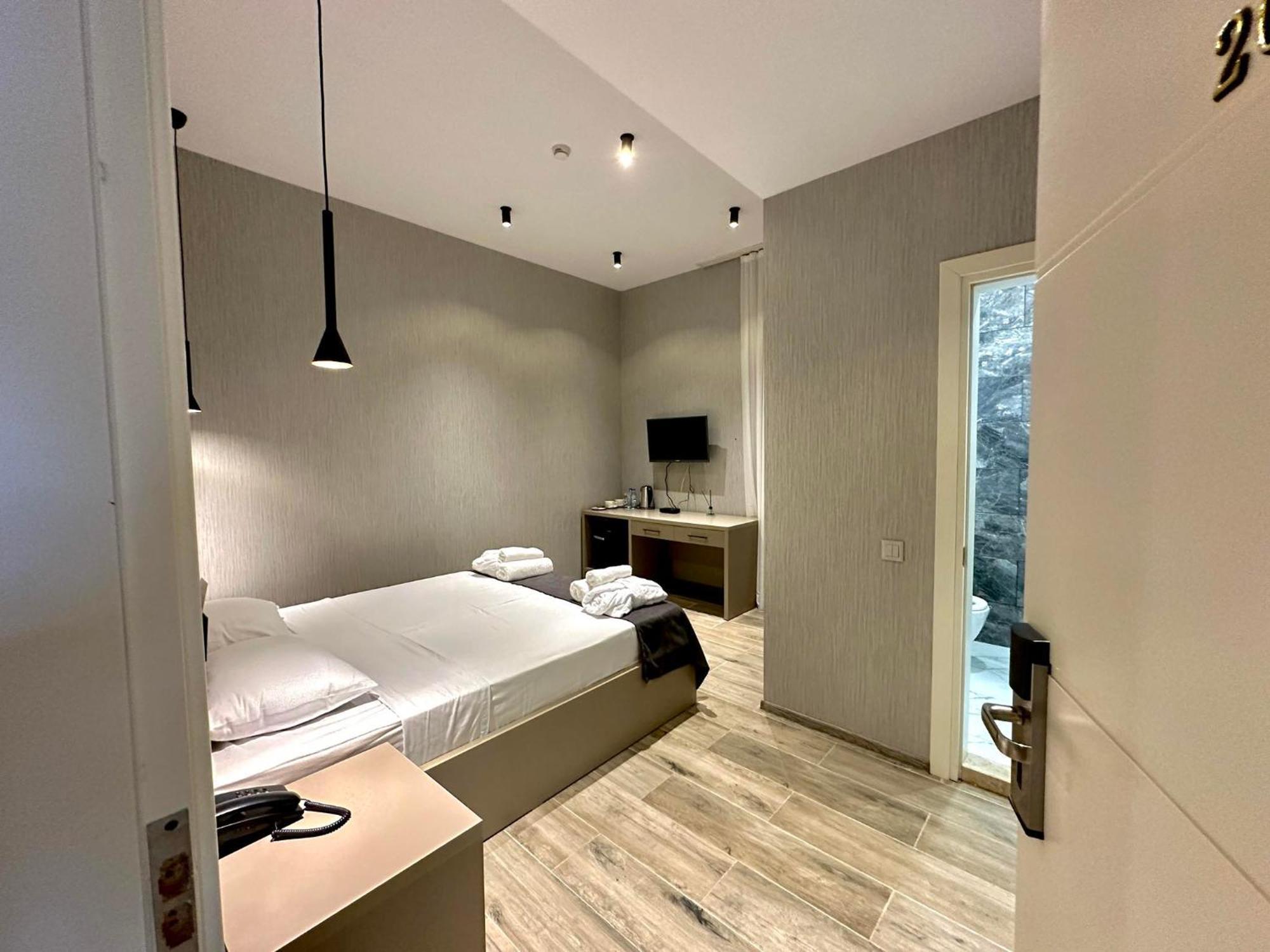 Emerald Hotel Batumi Kültér fotó